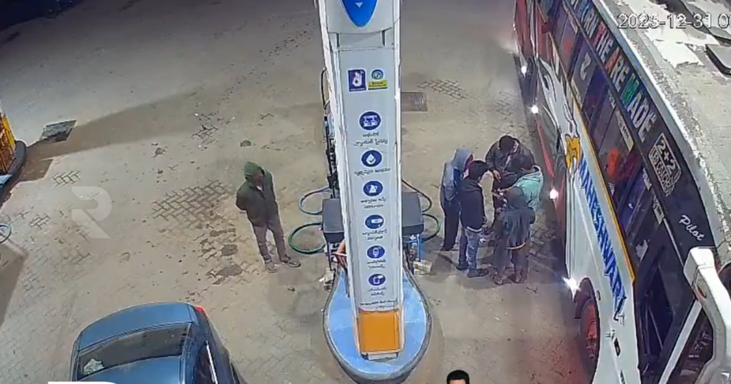 students-fight-back-at-petrol-bunk