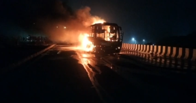 godavari-bridge-bus-fire-passengers-escape-safely