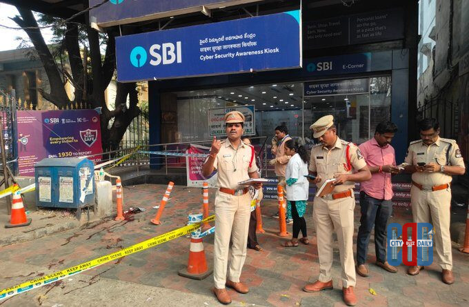 hyderabad-sultan-bazaar-police-probe-sbi-atm-gunfire