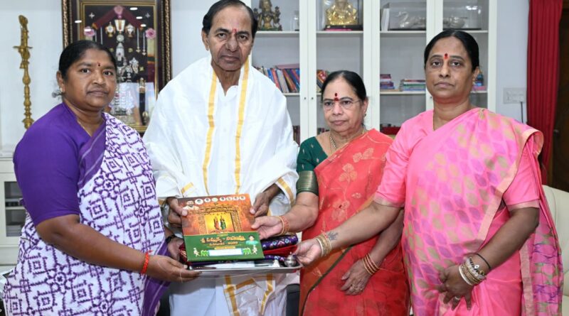 kcr-welcomes-women-ministers-erravelli