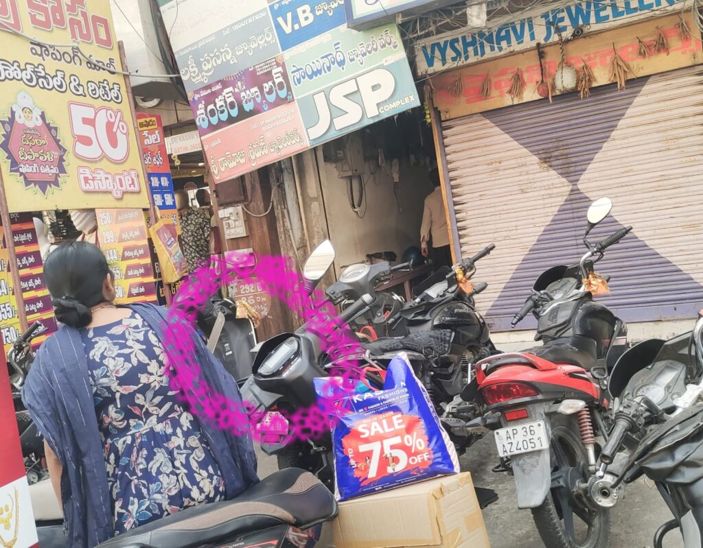 warangal-crossroads-knife-protest-marital-dispute