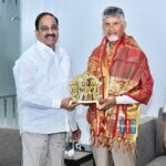amaravati-chandrababu-holds-talks-with-telangana-minister