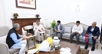 ap-cm-meets-railway-minister-on-state-rail-projects