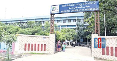 brs-stays-away-karimnagar-mayor-election