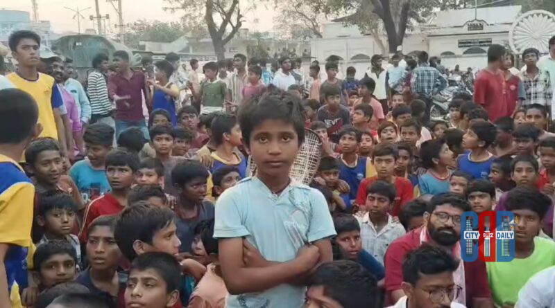 mahabubabad-students-protest-tribal-gurukul-school-issues