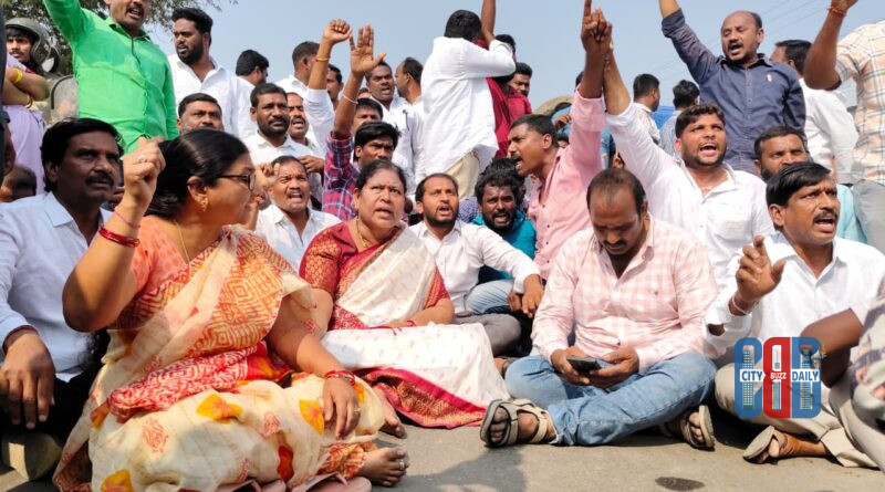 police-stop-brs-leaders-kyathanpalli-municipal-office