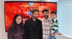 public-interaction-greeting-etiquette-discussion