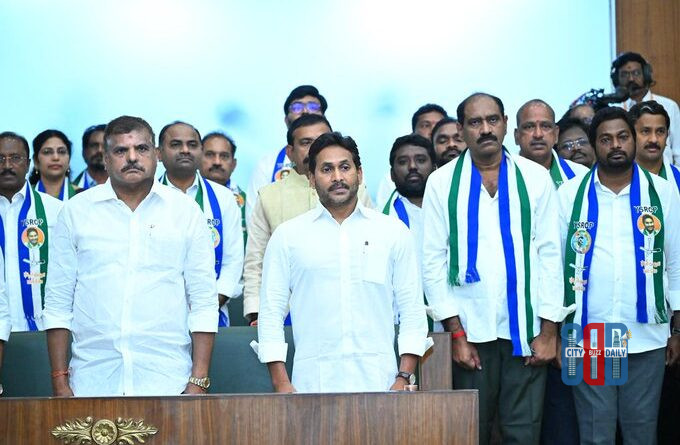 ysrcp-leaders-attend-ap-assembly-budget-session-protest