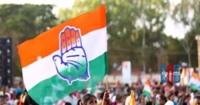 Congress party workers at a campaign event with limited central leadership presence