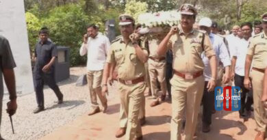 Senior police officials carrying the bier of former Andhra Pradesh DGP HJ Dora during funeral in Hyderabad