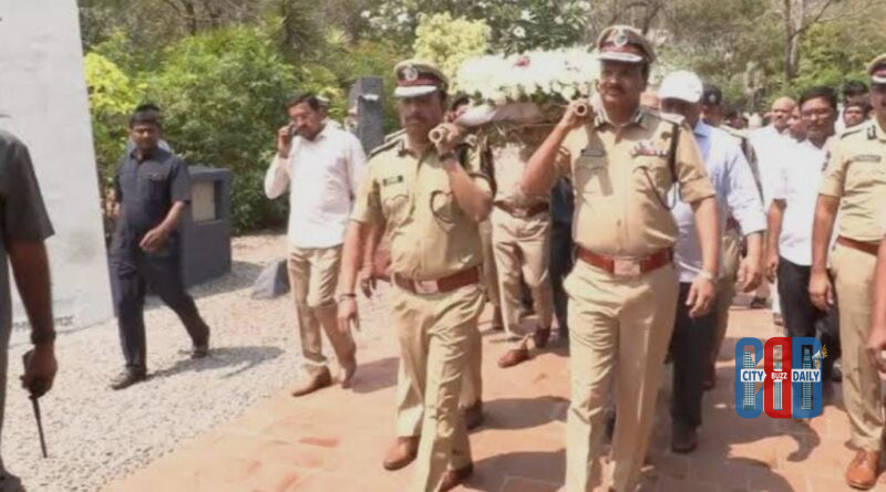 Senior police officials carrying the bier of former Andhra Pradesh DGP HJ Dora during funeral in Hyderabad