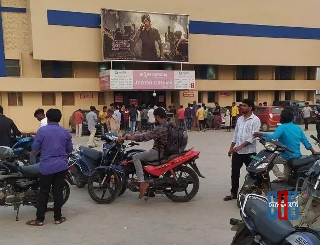 “High Court orders free parking at single-screen theatres, suspends GO 121”