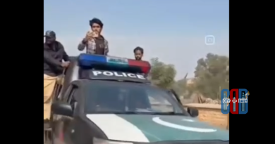 Police personnel conducting identity checks on roads in Karachi Lyari area