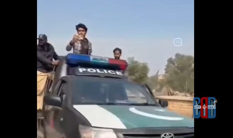 Police personnel conducting identity checks on roads in Karachi Lyari area