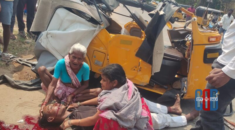 Lorry and auto collision near Bayyaram Masjid causing youth death