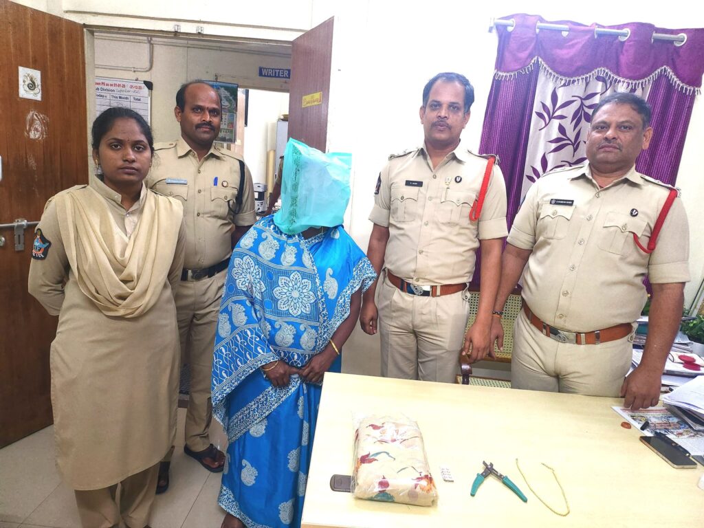 Tirumala gold chain theft case near Sri Bedi Anjaneyaswamy Temple