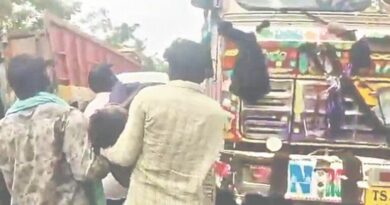 Sand trucks obstructs passage of ambulance, a youth lost his life in Manuguru