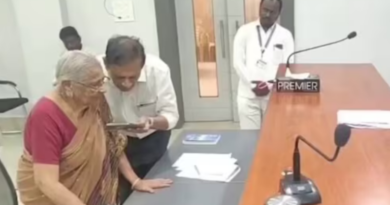 94-year-old woman gives up US citizenship to return to India for final days