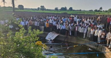 Eight pilgrims killed as pick-up vehicle plunges into Solapur well in Maharashtra