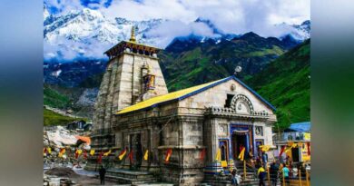 Kedarnath pilgrimage halted as landslide hits trek route