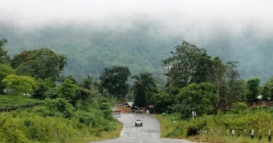 Fresh clash erupts along Assam-Arunachal border, police fires in air to disperse mob