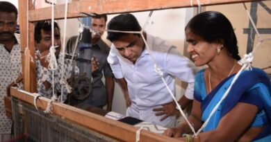 KTR, Harish Rao extend National Handloom Day wishes