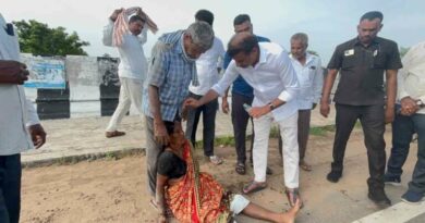 Dubbak MLA comes to rescue of road accident victims
