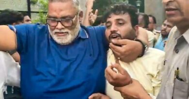 Parliament skit row: Slipper hurled at Pappu Yadav during Delhi presser