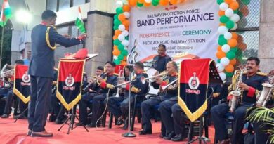 RPF band performs patriotic musical show at Begumpet Railway Station