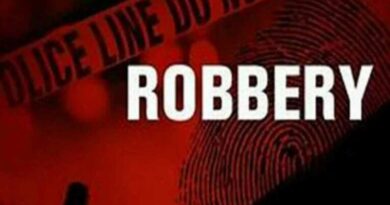 Six women allegedly steal 10-tola gold chain from jewellery shop in Tandur