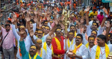 Devotees flock to Shiva temples across India on final Monday of Sawan