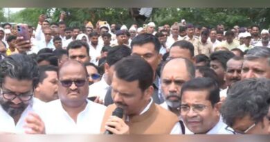 Maha drought: CM Fadnavis meets farmers in Latur, assures unlimited relief funds
