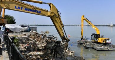 Hyderabad: Ganesh immersion waste removal begins around Hussain Sagar
