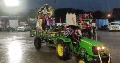 Cyclonic rains disrupt life; Ganesh immersion continues as heavy rains lash Khammam, Warangal
