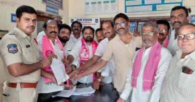 Khammam BRS leaders lodge complaints with police against Congress MLA Shankar