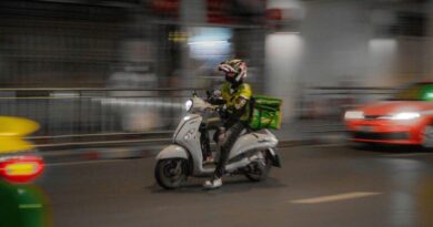 Hyderabad: Bike delivery executive allegedly flees with gold jewellery worth Rs 62,383