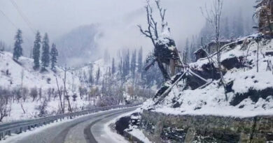 J&K: Night temperature drops below freezing point in Gulmarg, Pahalgam