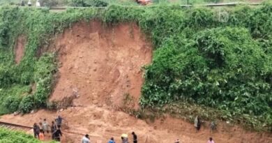 Landslide derails Bilaspur-Tirunelveli Express locomotive near Parassala in Keralam