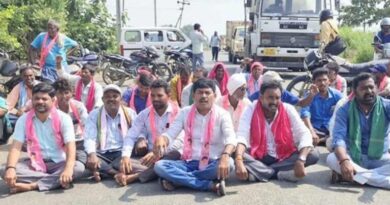 Mahabubabad farmers protest erratic power supply for irrigation