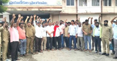 Nalgonda electric bus services disrupted for three hours as drivers protest over wages