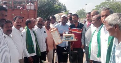 Telangana Rythu Sangham alleges faulty weighing machines at Warangal cotton market