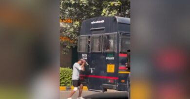 CJP protest: Stones pelted at police bus carrying detainees in Delhi